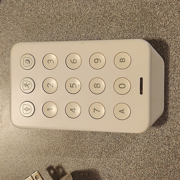 Xfinity home security hub, key pad & camera - Picture 7 of 8